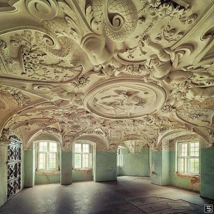 30 Amazing And Breathtaking Abandoned Locations
