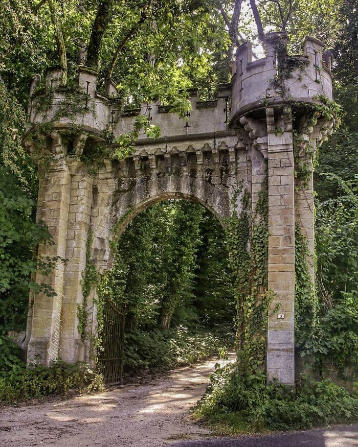 30 Amazing And Breathtaking Abandoned Locations