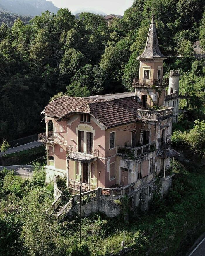 30 Amazing And Breathtaking Abandoned Locations