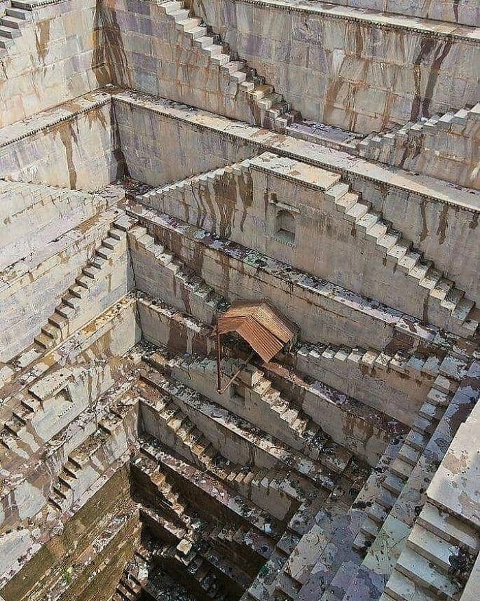 30 Amazing And Breathtaking Abandoned Locations