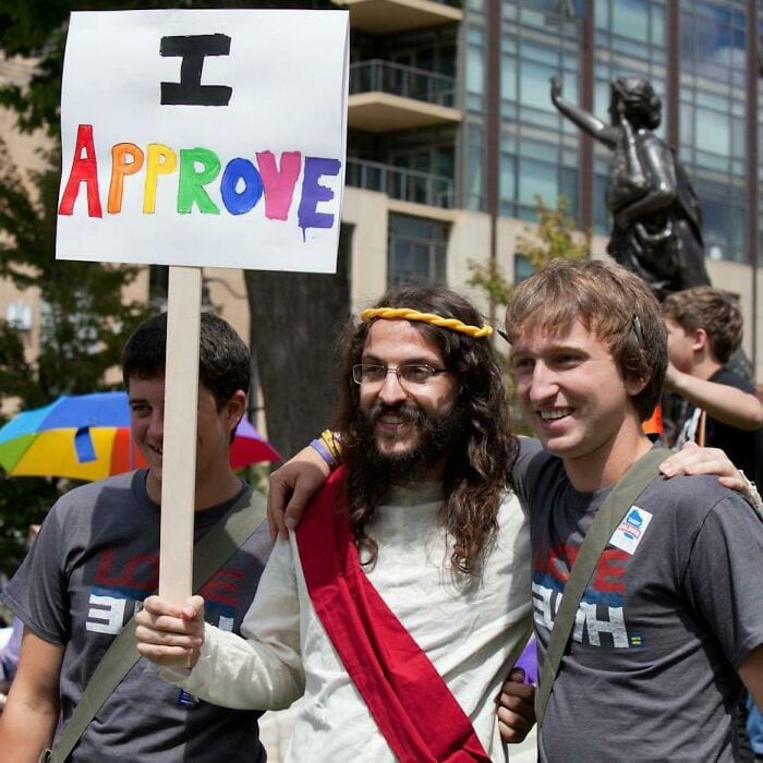 30 Hilarious Pride Signs Guaranteed To Make You Laugh