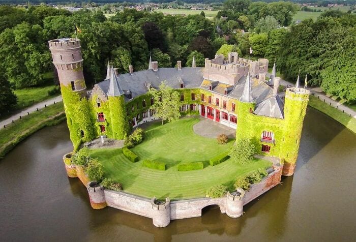 40 Of The Most Beautiful Historic Castles 
