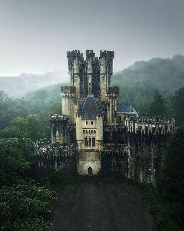 40 Of The Most Beautiful Historic Castles 