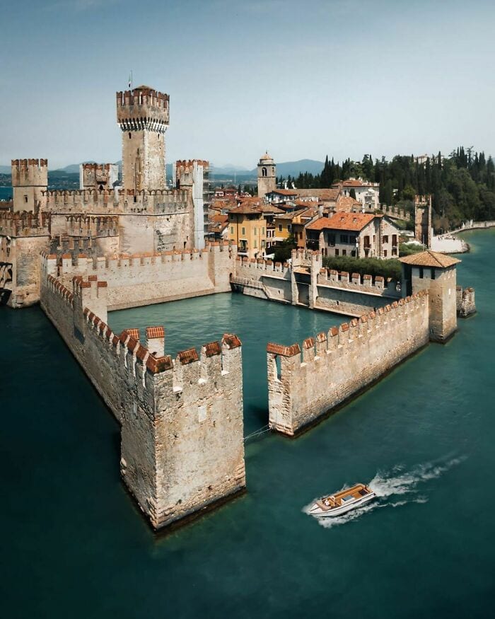 40 Of The Most Beautiful Historic Castles 