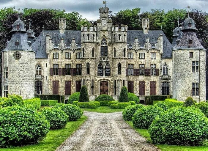 40 Of The Most Beautiful Historic Castles 