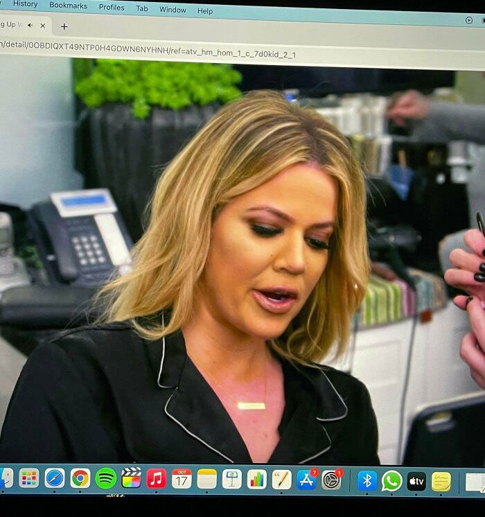 50 Hideous Times Makeup Artists Messed Up
