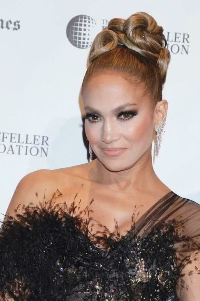 50 Hideous Times Makeup Artists Messed Up