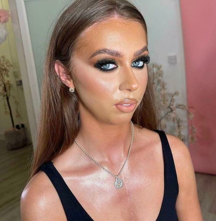 50 Hideous Times Makeup Artists Messed Up