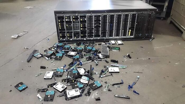 30 Epic Fails And Accidents That Costed Fortunes
