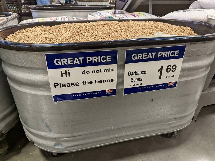 30 Cringeworthy Design Mistakes That Turned These Signs Into A Meme