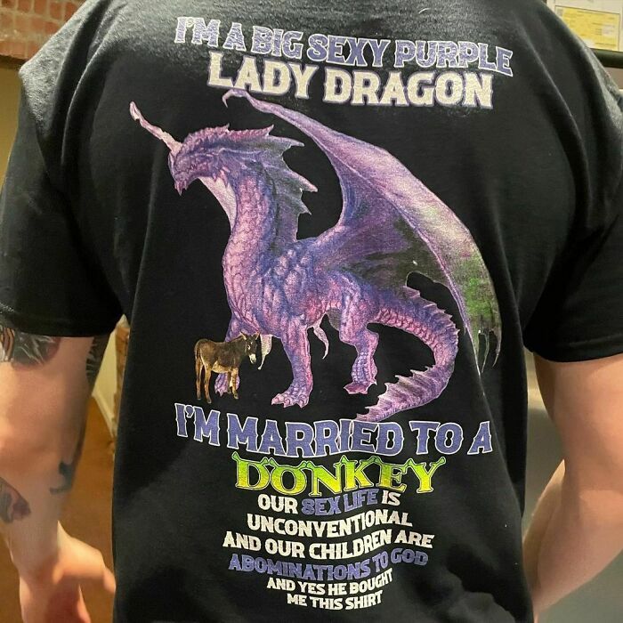 30 Ridiculous And Funny Shirts People Wore In Public