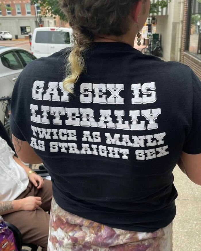 30 Ridiculous And Funny Shirts People Wore In Public