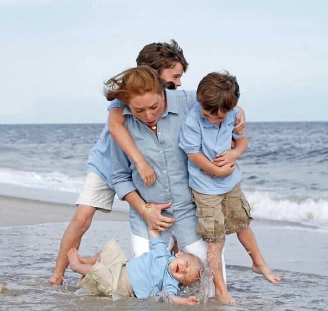 30 ‘Awkward Family Photos' To Cringe At