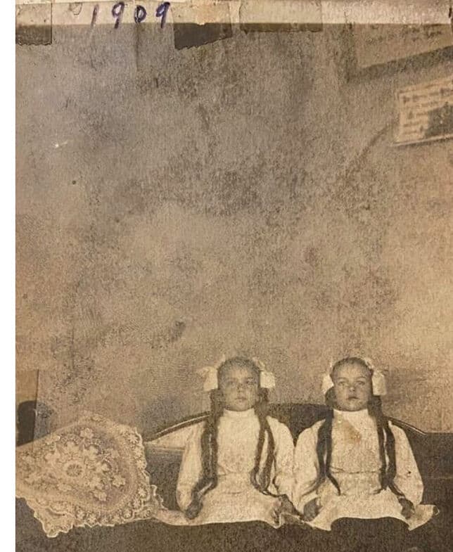 30 ‘Awkward Family Photos' To Cringe At