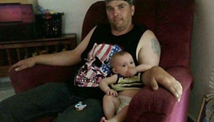 30 ‘Awkward Family Photos' To Cringe At