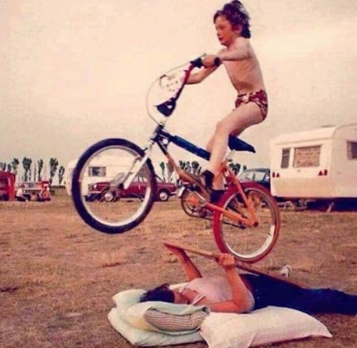 30 ‘Awkward Family Photos' To Cringe At