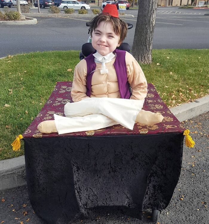 30 Times People With Disabilities Nailed Their Halloween Costumes 