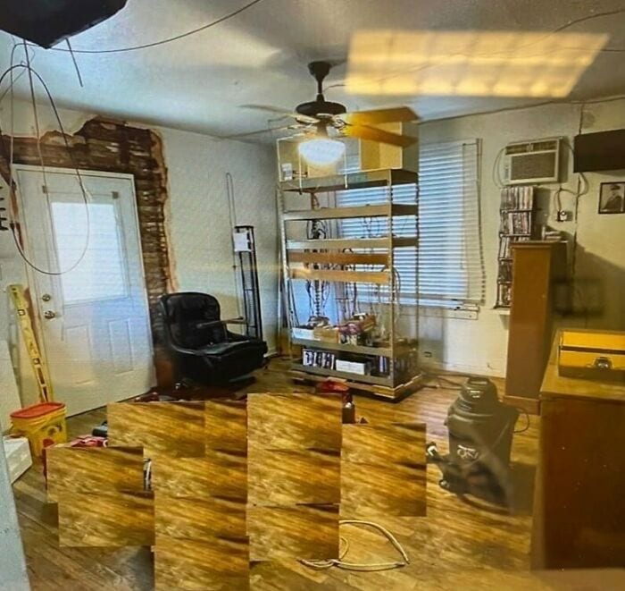30 Completely Insane Pictures Of The Most Chaotic Homes 