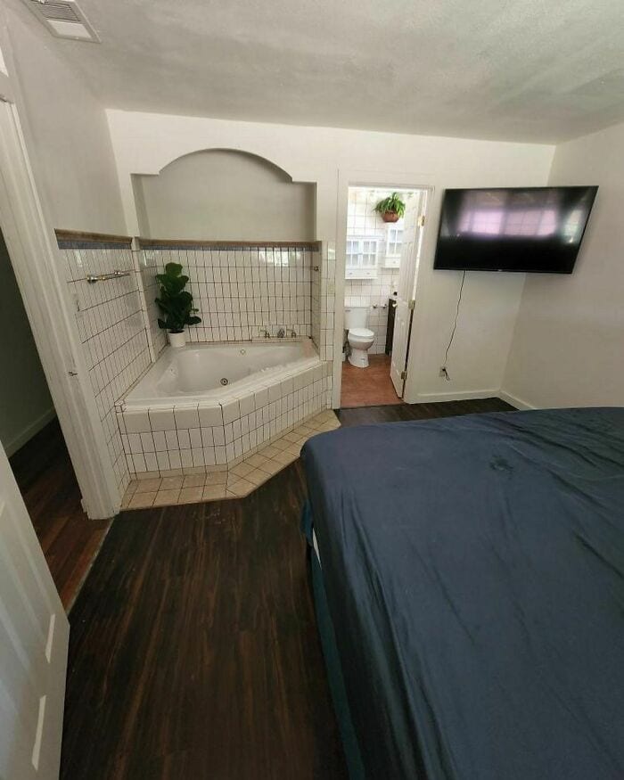 30 Completely Insane Pictures Of The Most Chaotic Homes 