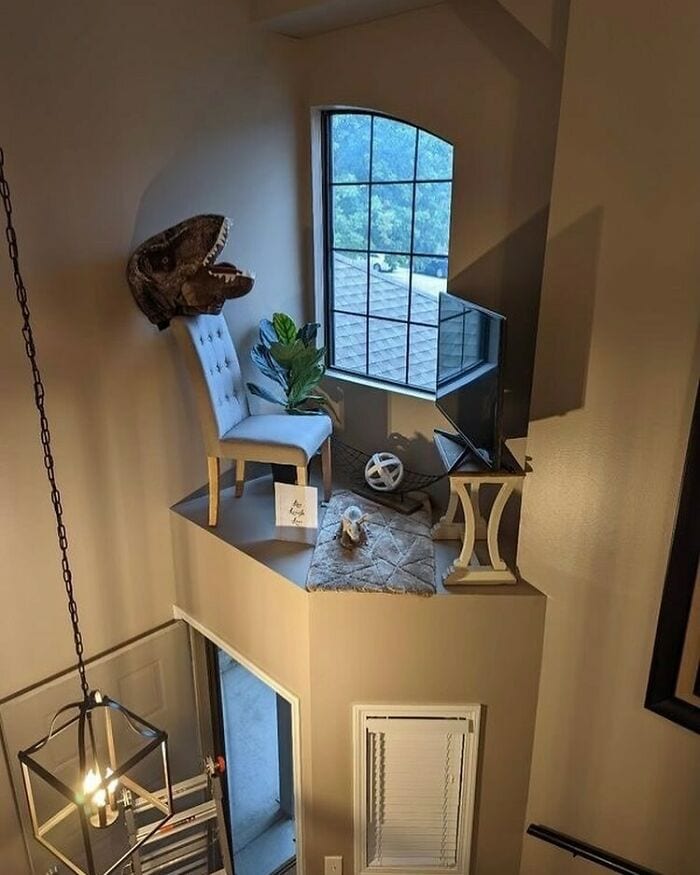 30 Completely Insane Pictures Of The Most Chaotic Homes 