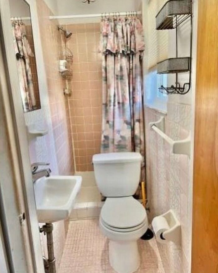 30 Completely Insane Pictures Of The Most Chaotic Homes 
