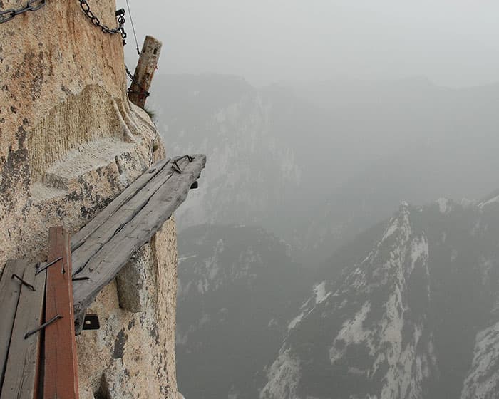 30 Spooky Travel Destinations That Will Terrify You ! 
