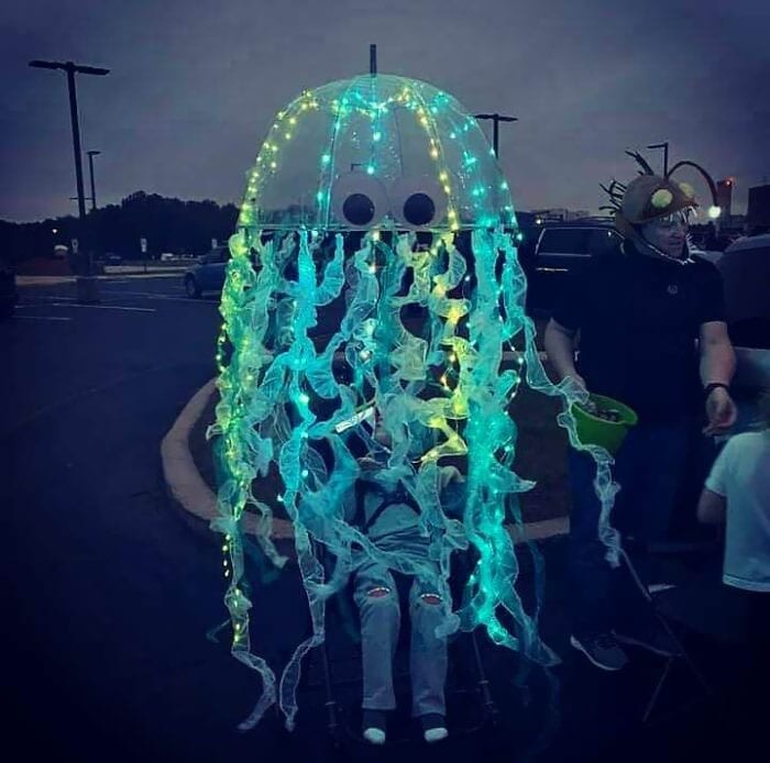 30 Times People With Disabilities Nailed Their Halloween Costumes 