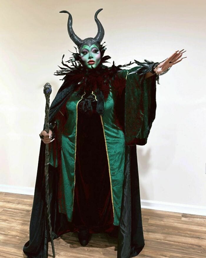 30 Awesome Pics Of Celebs Who Stole Halloween Show 