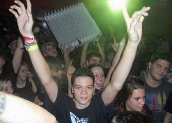 30 Insane And Funny Times People Managed To Capture Chaos Of Nightclubbing 