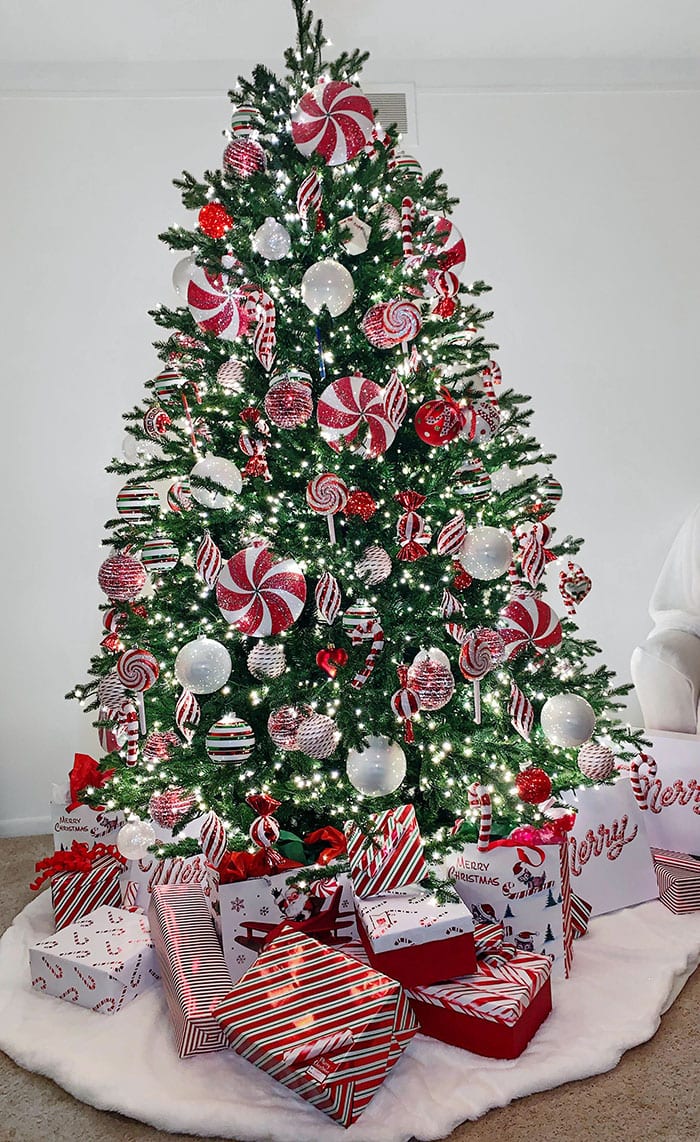 30 Epic And Creative Christmas Trees That Absolutely Won Christmas 