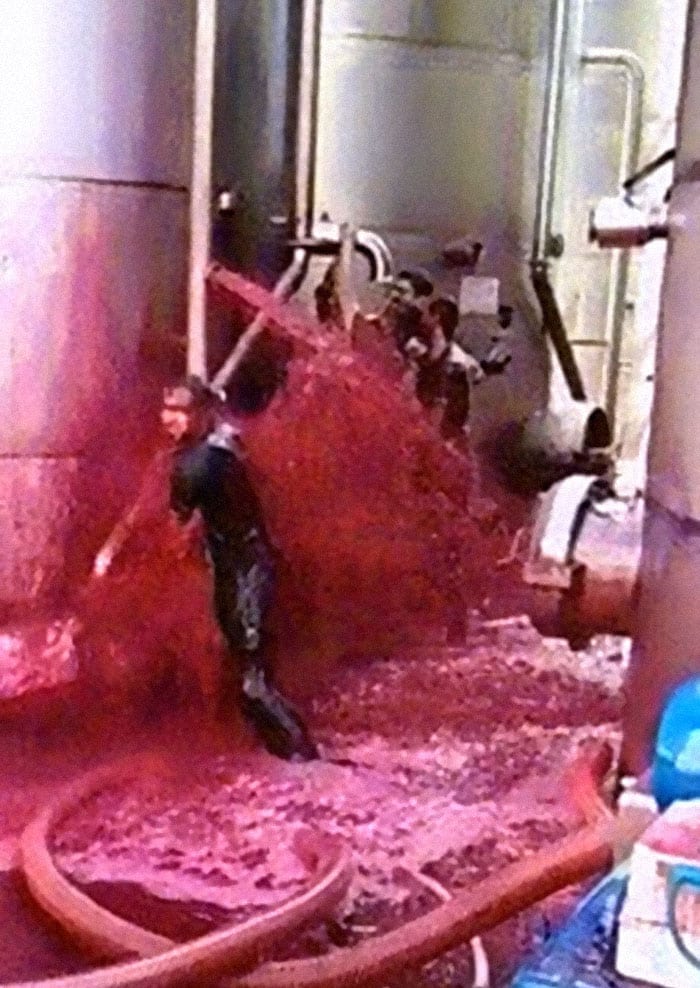 30 Unbelievably Funny Times People Failed At The One Job They Had 