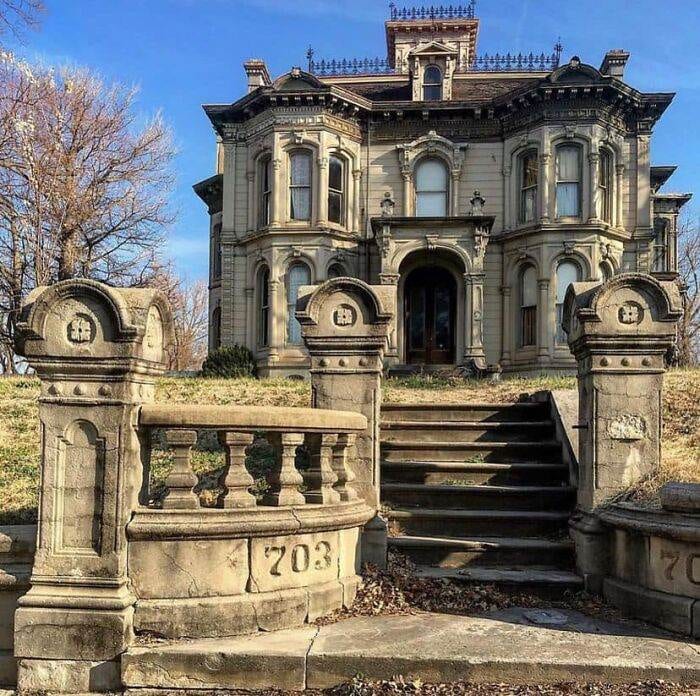 Abandoned Beauties Pics 6401C2515Bb04 700