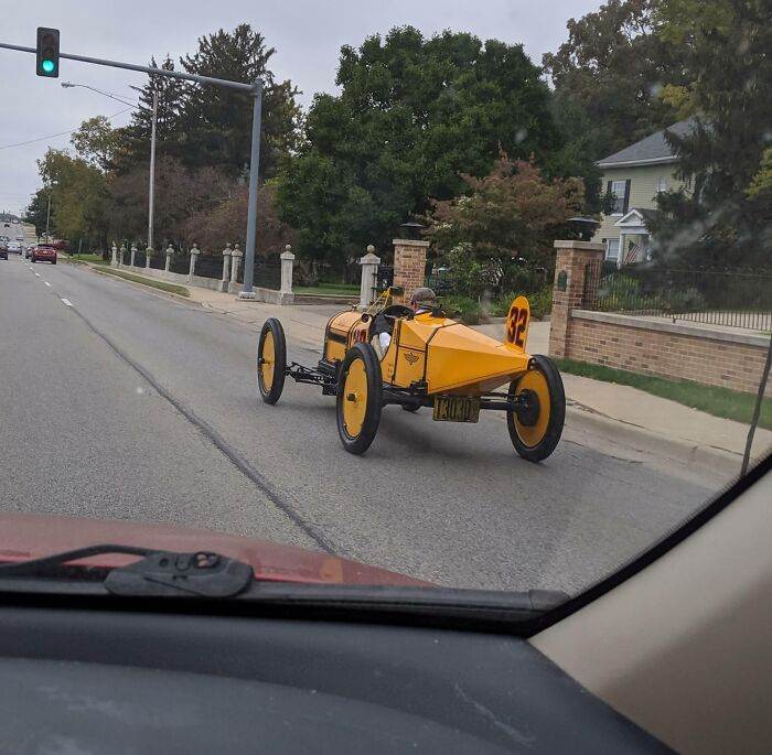 6476E21C86C86 Funny Weird Things On The Road