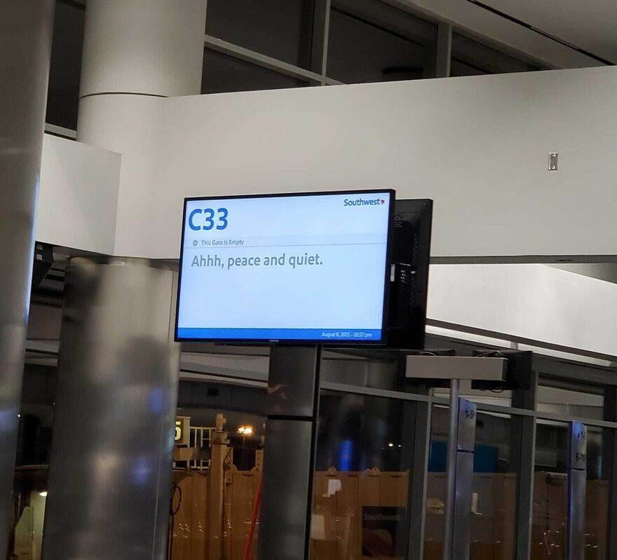 64799A6Ba6E8D Funny Airport Pics 880