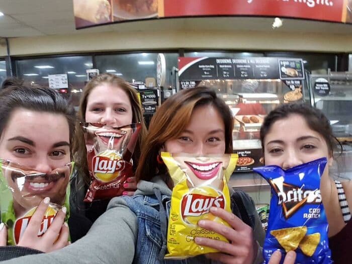 30 Hilarious Photos With Unexpected Details That Will Make You Laugh