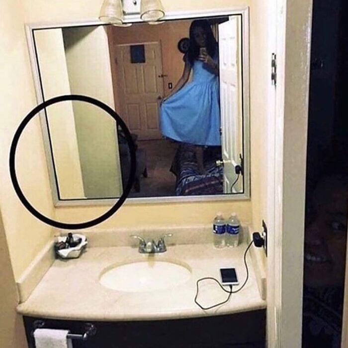 30 Hilarious Photos With Unexpected Details That Will Make You Laugh