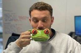 This Guy Finds And Collects The Coolest Mugs You'Ll Ever See