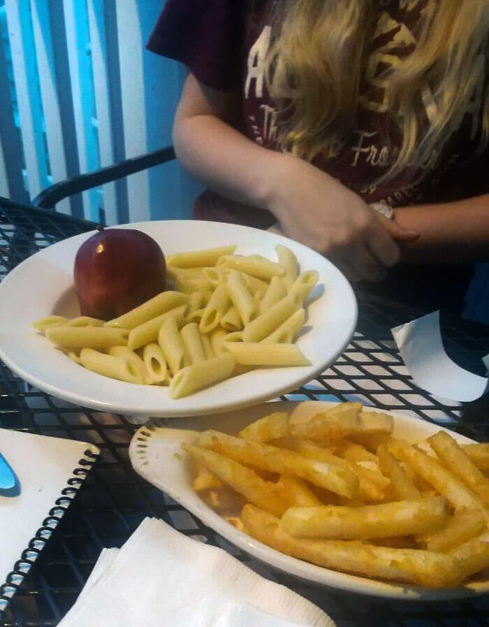 Infuriating Restaurant Pics 28 64A545A4B6531 700