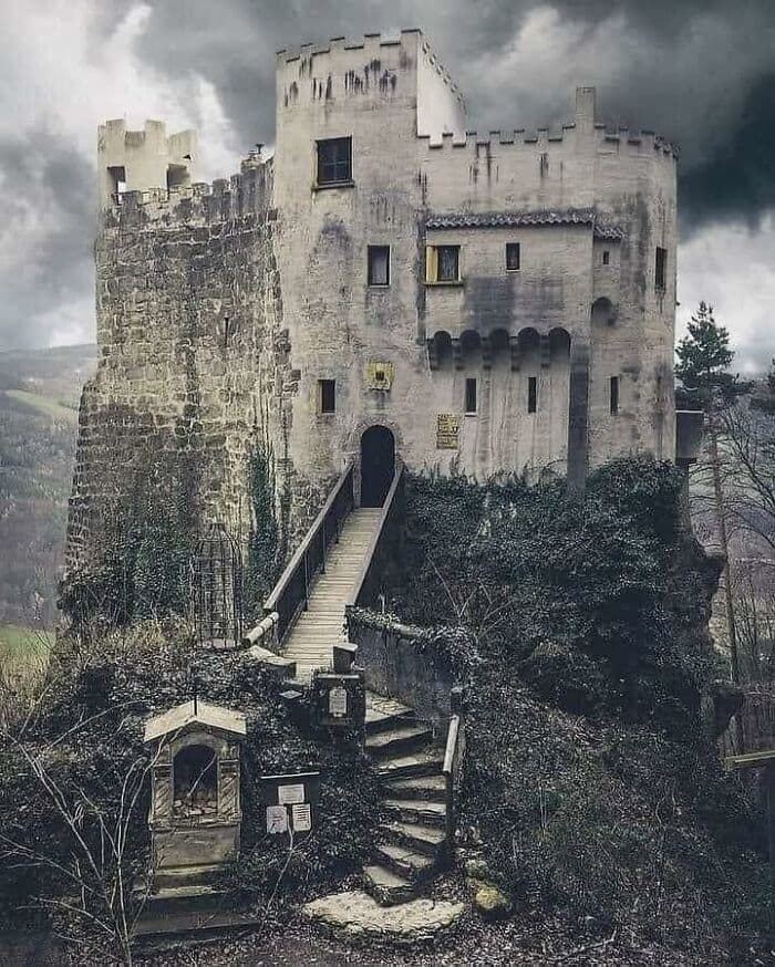 Interesting Old Abandoned Houses Pictures 19 64F81Dee36Eec 700