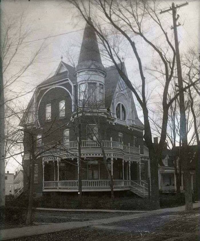 Interesting Old Abandoned Houses Pictures 64F8272E41872 700