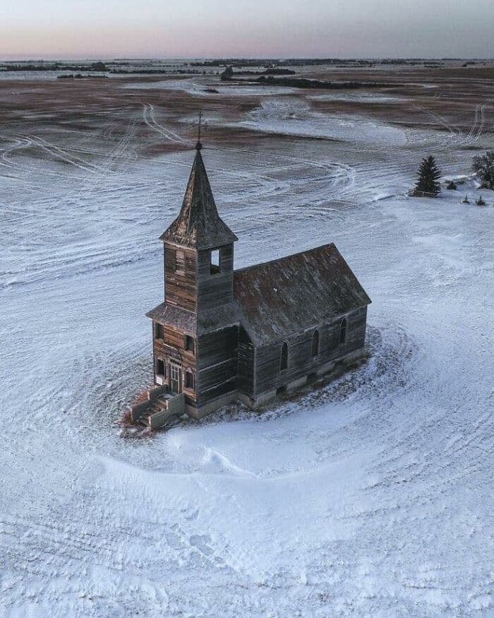 30 Captivatingly Unique Abandoned Homes Explored By Adventurers