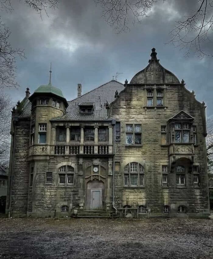 Interesting Old Abandoned Houses Pictures 64F827C5Ca4B3 700