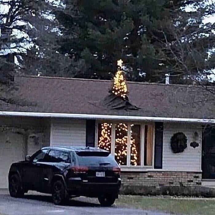 30 Images That Become Weirder The Further You Scroll