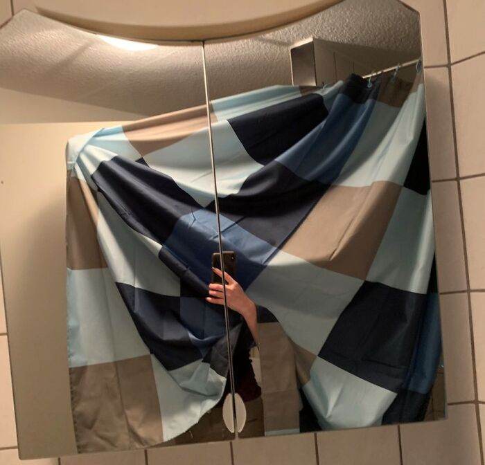 6613F18D9332E Funny Pics People Selling Mirrors
