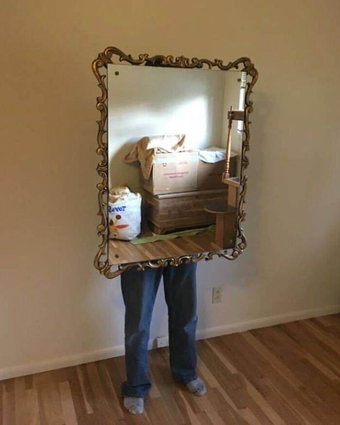 661534Da4A36B Funny Pics People Selling Mirrors