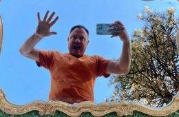 Funny Pics People Selling Mirrors 25 66140D661F04F 700