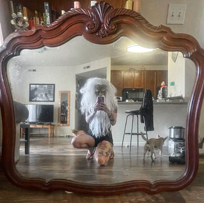 Funny Pics People Selling Mirrors 28 660E52Bcb6A23 700