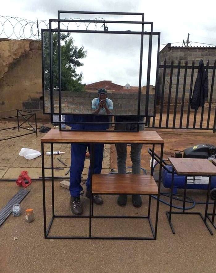 Funny Pics People Selling Mirrors 5 6613Ed8Ac0314 700
