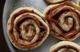 How To Make Bacon Cinnamon Rolls Video Featured