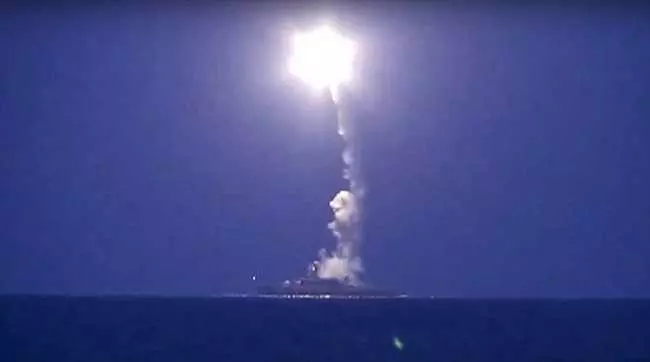 Russia Launches Cruise Missiles Against Isis In Syria Pics 2